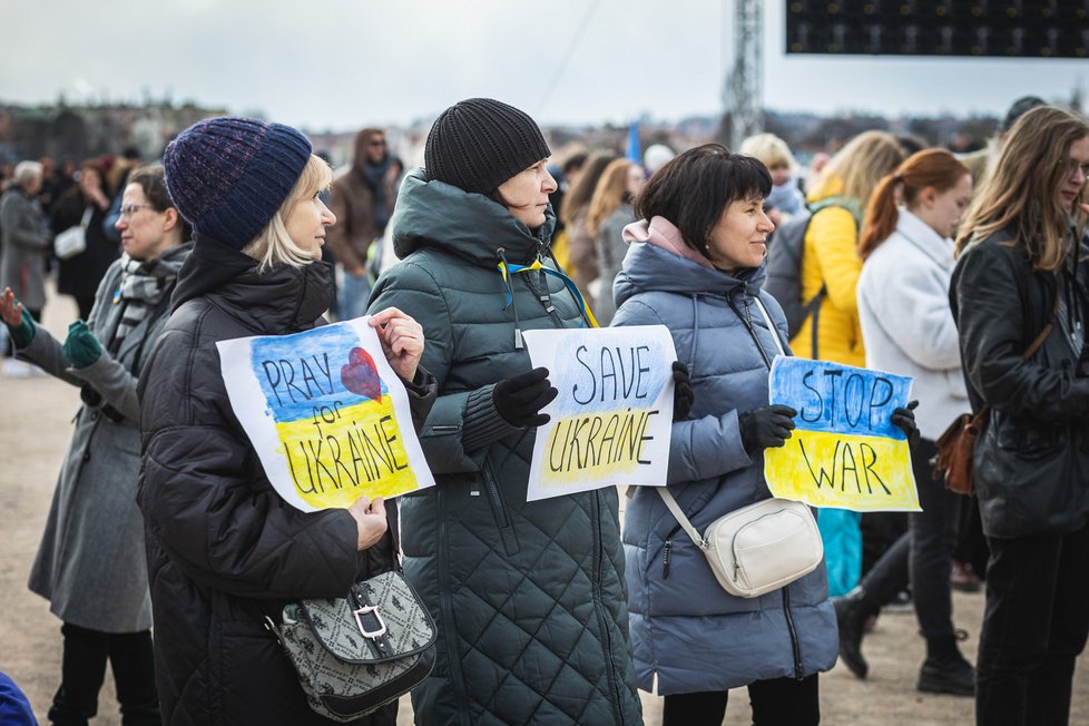 Proti Putinově válce a na podporu Ukrajiny se na pražské Letné v neděli 3. dubna 2022 sešlo na pět tisíc lidí