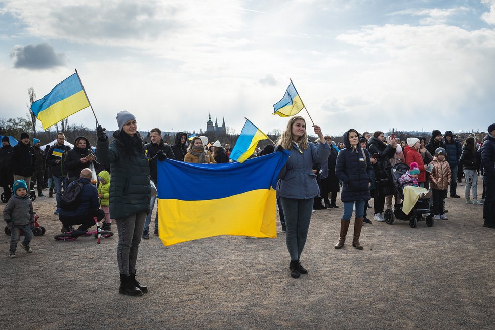 Proti Putinově válce a na podporu Ukrajiny se na pražské Letné v neděli 3. dubna 2022 sešlo na pět tisíc lidí