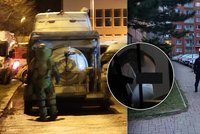 Zásah NCOZ v Letňanech: Pyrotechnik vynesl z domu bednu s chemikáliemi. Místní se nesměli dívat z oken