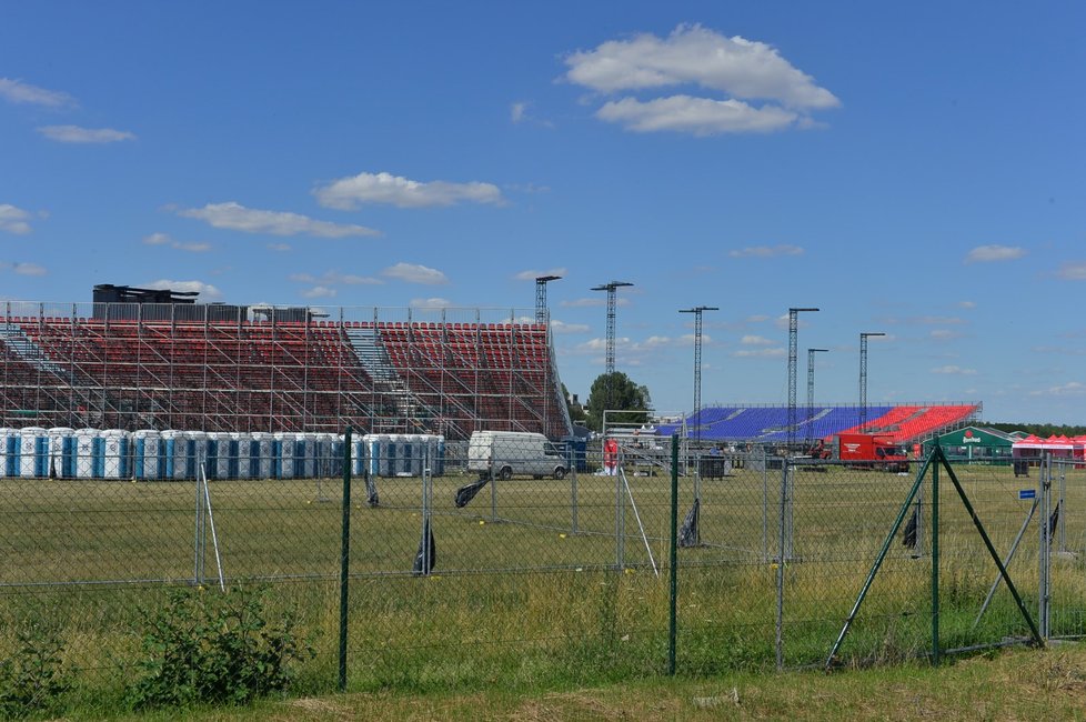 V Letňanech vyrostla monumentální stage.