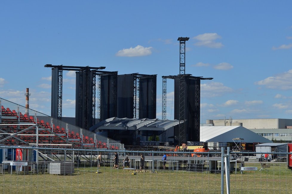 V Letňanech vyrostla monumentální stage.