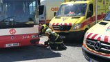 Autobus se srazil v Brně s osobákem: 6 zraněných lidí!