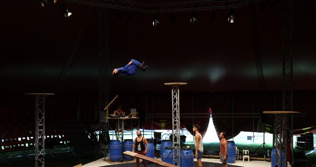 12. srpna začíná festival moderního cirkusu a divadla Letní Letná. Potrvá do konce srpna.