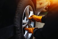 ADAC testoval zimní pneumatiky: Tři značky jsou nebezpečné