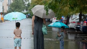 Víkend v Česku proprší, dorazí i bouřky. Sledujte radar Blesku. A kdy se vrátí tropy?