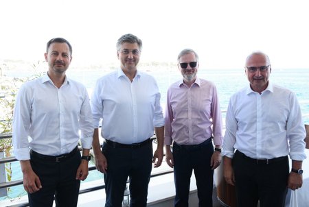 Premiér Petr Fiala (ODS) v Chorvatsku s premiérem Eduardem Hegerem a Andrejem Plenkovićem (2022)