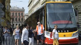 Klimatizovanou tramvaj poznáte podle žlutého pruhu