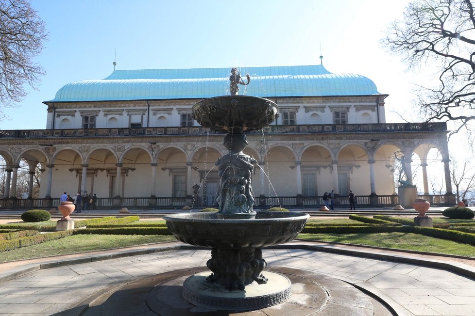 Letohrádek královny Anny v Královské zahradě na Pražském hradě.
