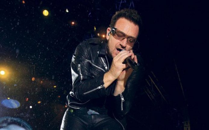 Frontman kapely U2 Bono kromě hudby rád investuje a podniká. V 61 letech má vyděláno 800 milionů dolarů.