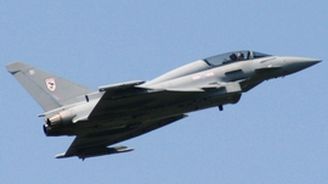 Na severu Německa se po srážce zřítily dva letouny Eurofighter, piloti se stihli katapultovat