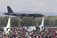 Legendární nebeská pevnost je v Česku. Bombardér B-52 přistál v Ostravě