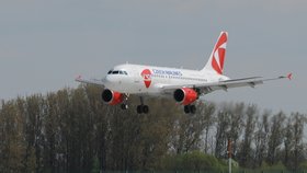 Letadlo ČSA nouzově přistálo ve Frankfurtu. Posádka se bála technické závady (ilustrační foto).