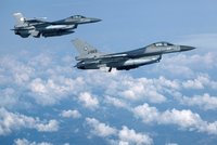 ONLINE: Novým koridorem na Černém moři pluje první loď. A Ukrajina se letos nedočká stíhaček F-16