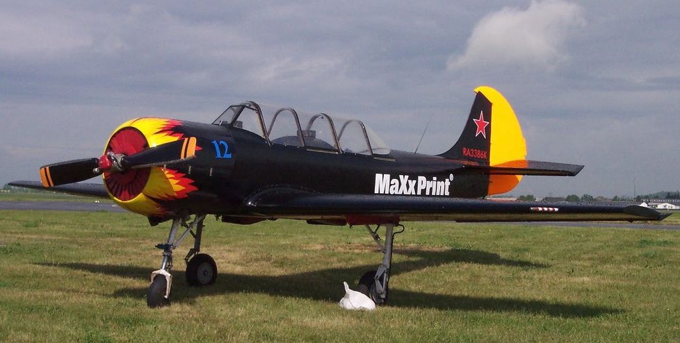 Letoun JAK-52, stejný typ stroje se zřítil na leteckém dni v polském Plocku.