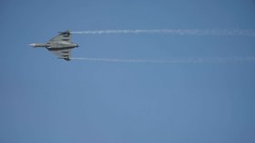 Havárie stíhacího letounu na dubajském veletrhu letectví