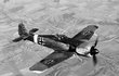 Dobová fotograﬁ e stíhačky Fw-190 Focke Wulf.