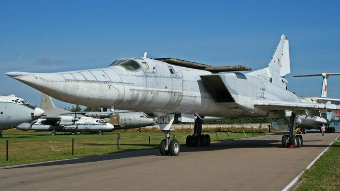 Letoun Tupolev Tu-22M3 Backfire-C, který Rusko údajně přesunuje na anektovaný Krym