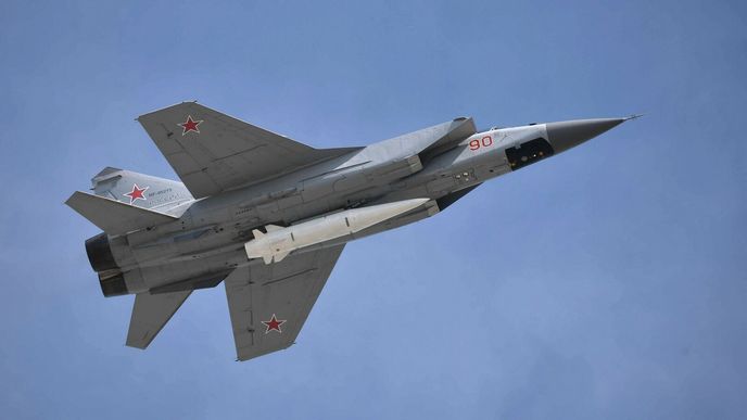 Letoun MiG-31K s hypersonickými raketami Kinžal