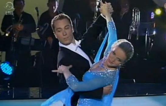 Gábina Gunčíková s tanečním partnerem při quiskstepu.
