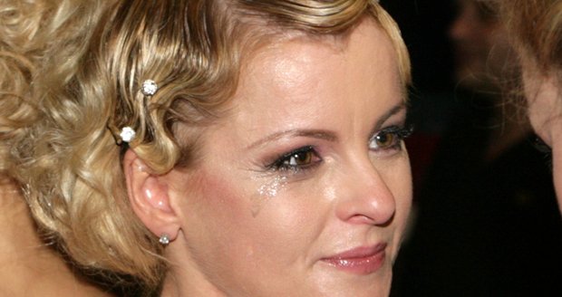 Iveta Bartošová slzy neudržela