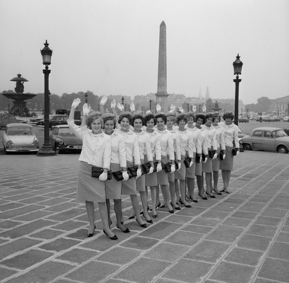 Uniformy letušek Trans World Airlines v roce 1965