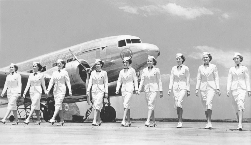 Uniformy letušek americké aerolinky Trans World Airlines v roce 1938