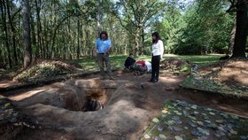 Archeologové našli v Letech na Písecku, kde byl za války romský koncentrační tábor, hroby jednotlivců. Odkryli jeden hrob s pozůstatky vězeňkyně mladší 40 let, nalezli i sedm hrobových jam.