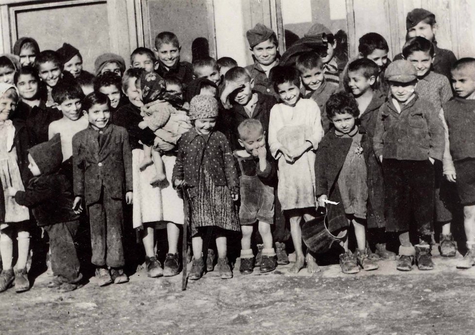 Dobové fotografie protektorátního tábora pro Romy