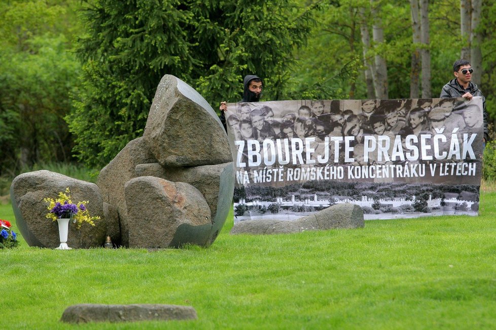 Vepřín stojí zčásti na místě někdejšího koncentračního tábora