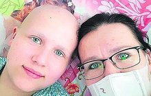 Statečná Karolína (14) se rve s těžkou leukémií: Spasitelem bude bráška (12)?