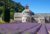 Vydejte se do Provence: Uchvátí vás nejen levandulí