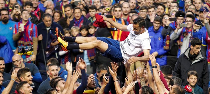 Fotbalisté Levante slaví postup do La Ligy s fanoušky