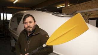 Mořeplavec a dobrodruh Leven Brown: vesla v hurikánu Mořeplavec a dobrodruh Leven Brown: vesla v hurikánu