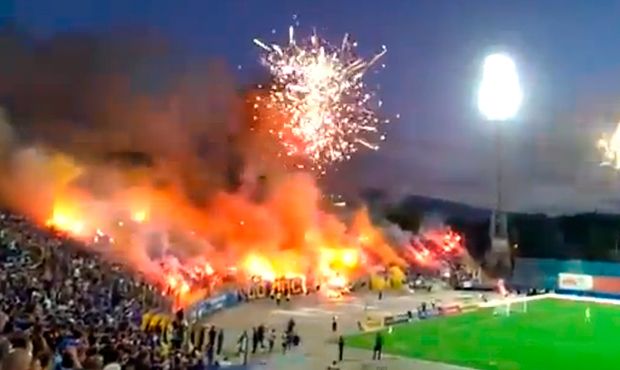 VIDEO: Fanoušci slavili titul. Přímo na tribuně odpálili ohňostroj VIDEO: Fanoušci slavili titul. Přímo na tribuně odpálili ohňostroj