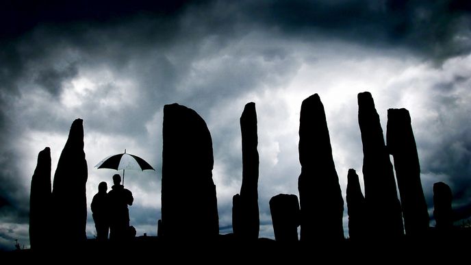Skotský ostrov Lewis a Harris, stojící menhiry známé jako Callanish