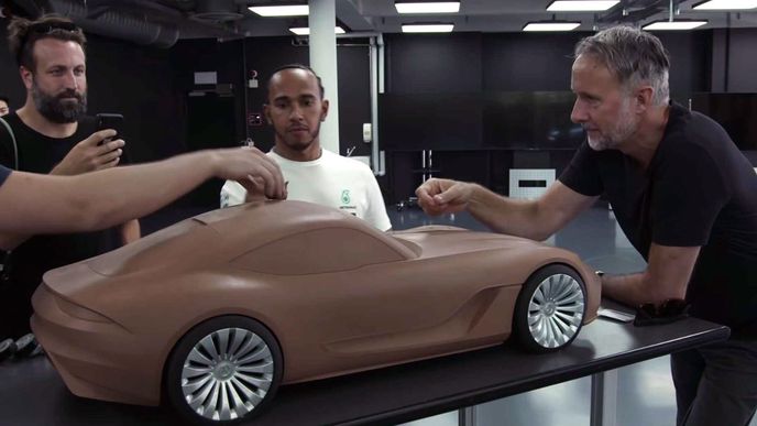 Lewis Hamilton navštívil designové centrum Mercedesu Lewis Hamilton navštívil designové centrum Mercedesu