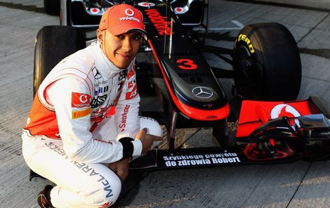 Také Lewis Hamilton se připojil k solidární akci na podporu Roberta Kubici.
