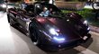 Britský pilot Lewis Hamilton prodal svůj luxusní sporťák Pagani Zonda. Britský pilot Lewis Hamilton prodal svůj luxusní sporťák Pagani Zonda.