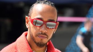 Hamilton nastupuje do Ferrari. Strádající stáj F1 má zachránit pilot úspěšný také v byznysu