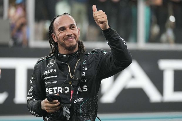 Hamilton je legendou F1 Hamilton je legendou F1
