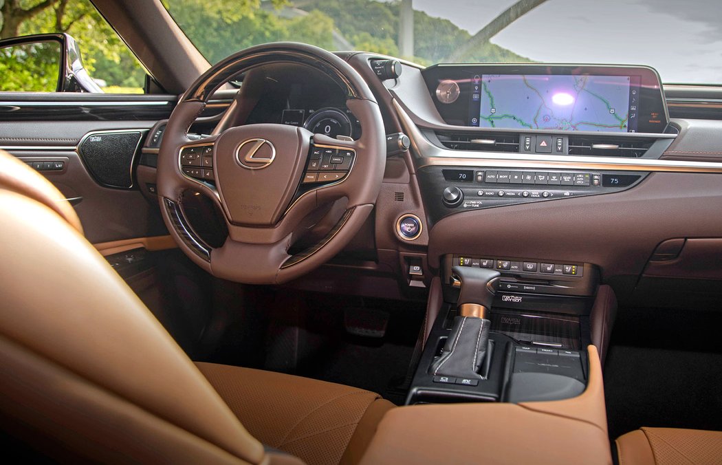 Lexus ES