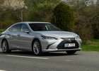 TEST Lexus ES 300h – Jak se žije s digitálními zrcátky?