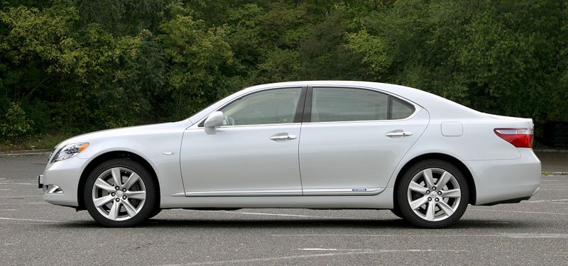 Lexus LS