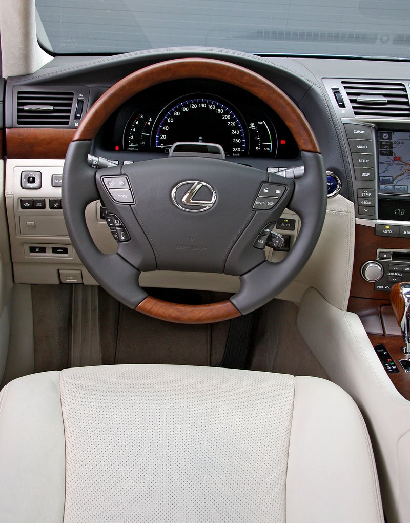 Lexus LS