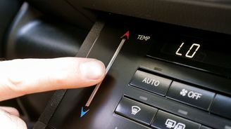 Elektrostatická dotyková tlačítka pro ovládání teploty, po kterých stačí přejet prstem Elektrostatická dotyková tlačítka pro ovládání teploty, po kterých stačí přejet prstem