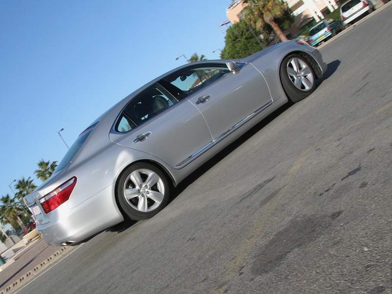 Lexus LS