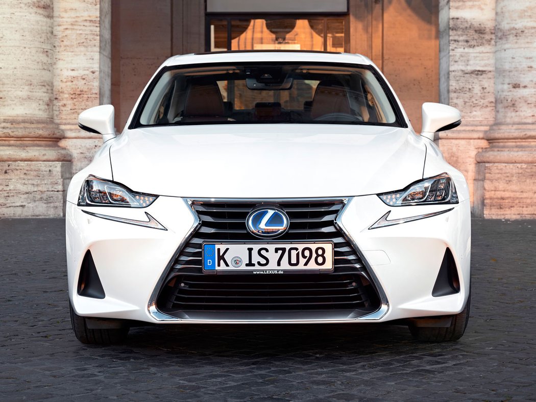 Lexus IS