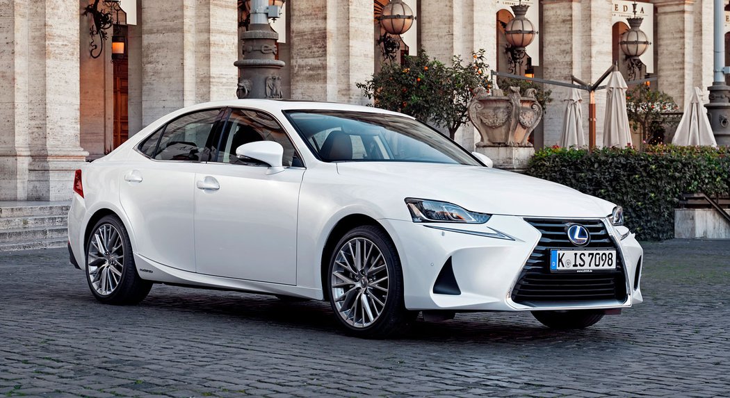 Lexus IS