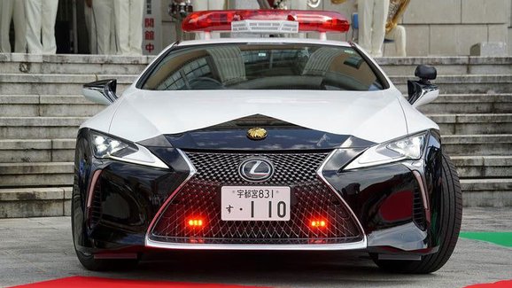 Japonská policie dostala Lexus LC500, parkovat může vedle Nissanu GT-R