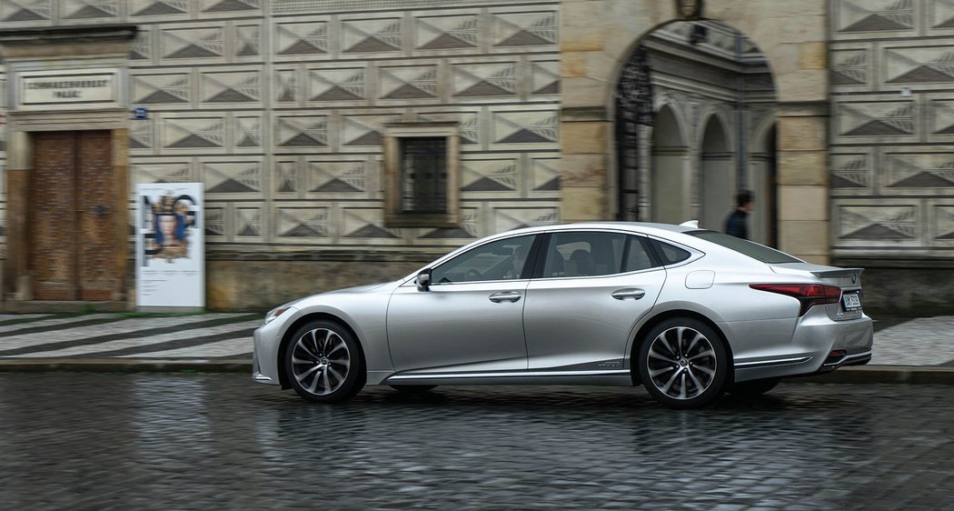 Lexus LS 500h (264 kW) Superior